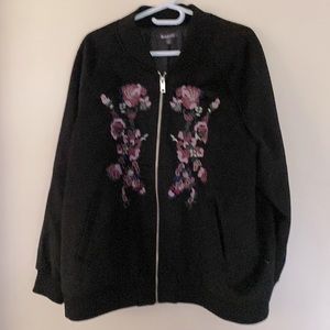 NWOT Roman’s Bomber Style Jacket with flower embroidered front Size 22/24